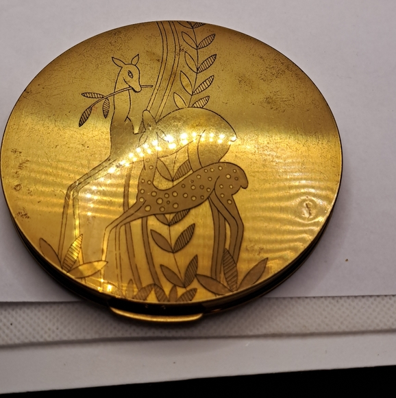 Vntage American Gold Tone Deer design Compact, 1950’s - Picture 8 of 9